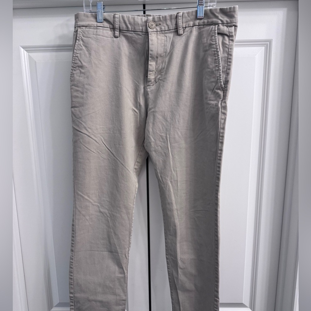 Old Navy Men's Light Gray Chinos